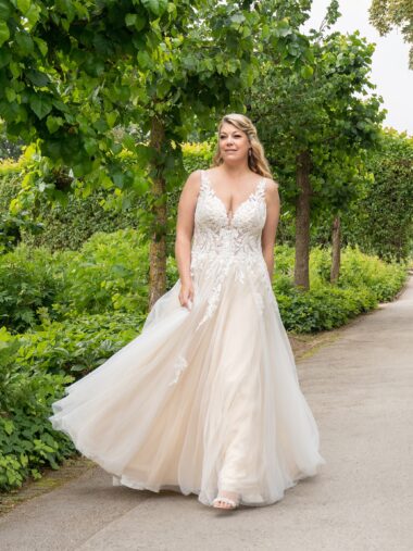 30085W Amelie Bella by Amelie Brautkleid ivory nude plus size curvy bei VeRina Brautmoden in Hille Rothenuffeln