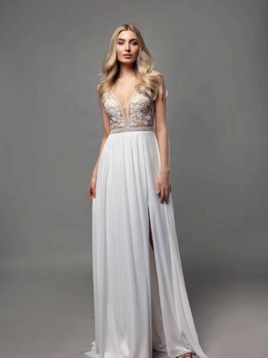 AnnAngelex 2023 Brautkleid B2363 (1) VeRina Brautmoden Hille Rothenuffeln ivory Chiffonrock Schlitz V Rückenausschnitt tiefer Ausschnitt durchsichtige Corsage Boho