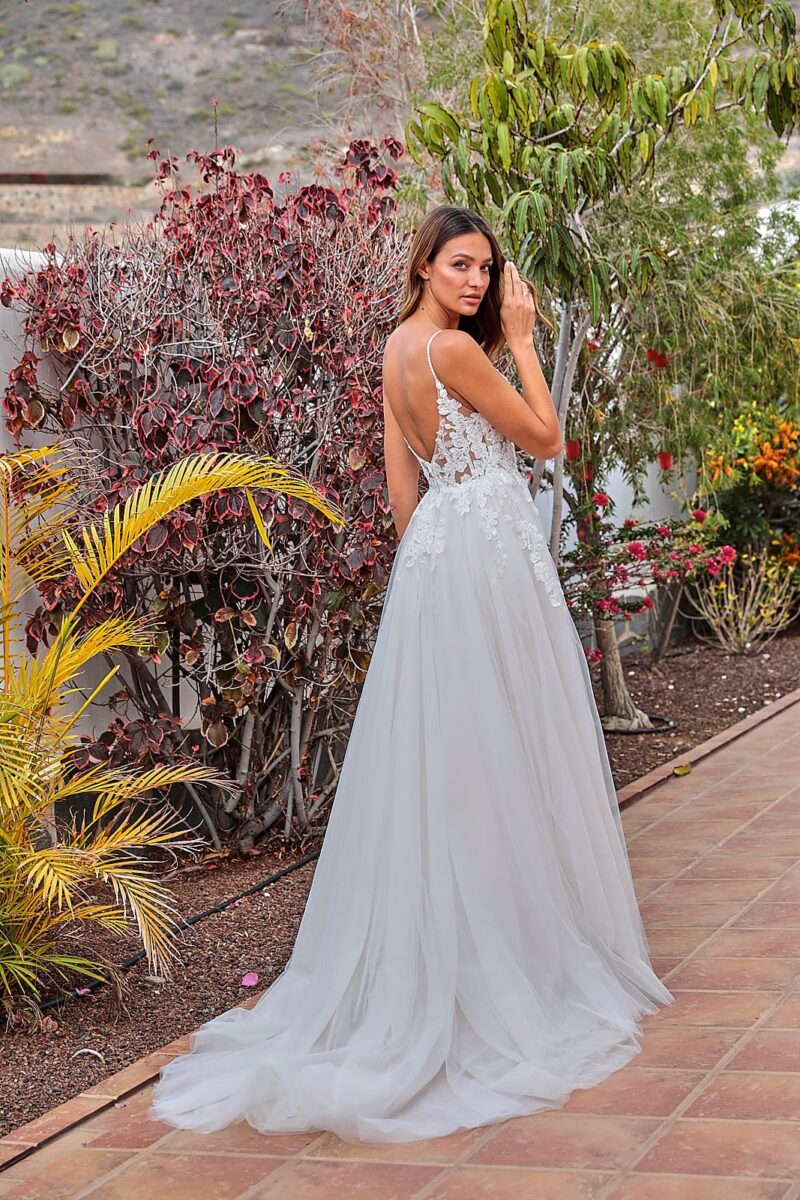 30601 Novabella DL be VeRina Brautmoden in Hille Rothenuffeln ivory Nude Champagner Tüllklei Brautkleid Spaghettiträger tiefer V Ausschnitt große Spitze durchsichtige Corsage (1)