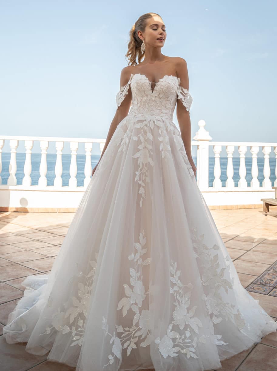 50703 Lisa Donetti Brautkleid bei VeRina Brautmoden in Hille Rothenuffeln Princess Cramenträger Blätterspitze Schnürung (1)