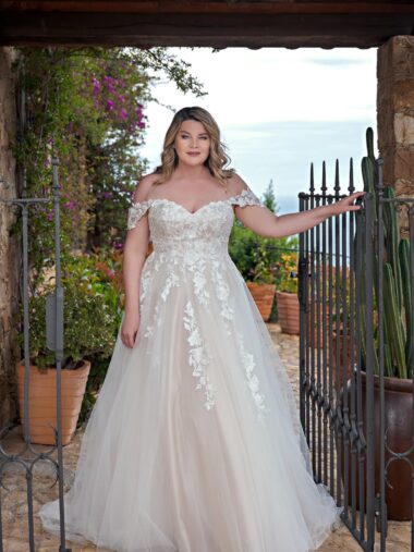 LB231 Lohrengel Brautkleid bei VeRina Brautmoden in Hille Rothenuffeln Carmenträger Softtüll (1)