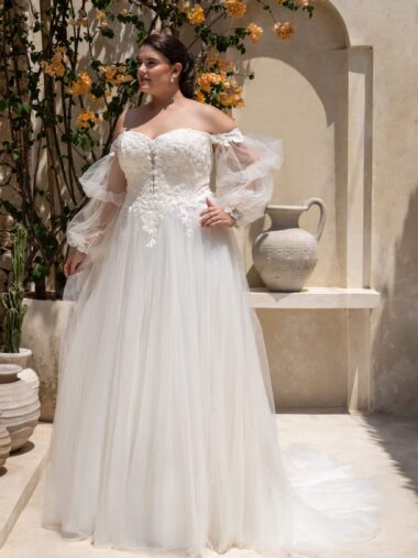 Brautkleid 30144W Amelie bella bei VeRina Brautmoden in Hille Rothenuffeln curvy Tüllkleid fließende Spitze Corsage Carmenträger Puffärmel