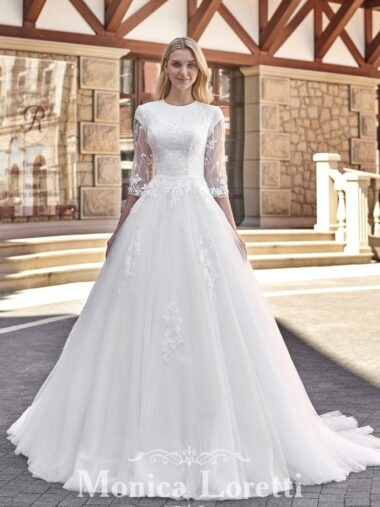 8264 Brautkleid von Monica Loretti bei VeRina Brautmoden in Hille Rothenuffeln A Linie Tüllkleid Tüll hochgeschlossen Ärmel Spitze fließend