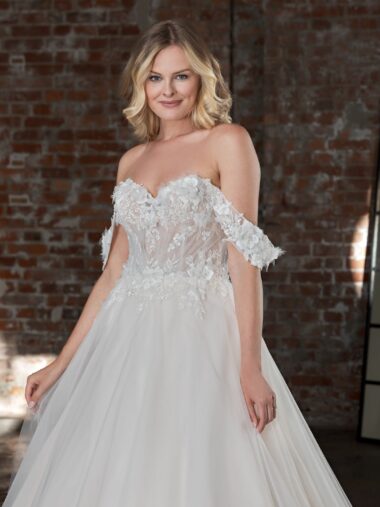 Brautkleid DT3700 Duett bridal bei VeRina Brautmoden in Hille Rothenuffeln Tüllkleid Carmenträger 3D Blüten Herzcorsage Schleppe Schnürung (1)