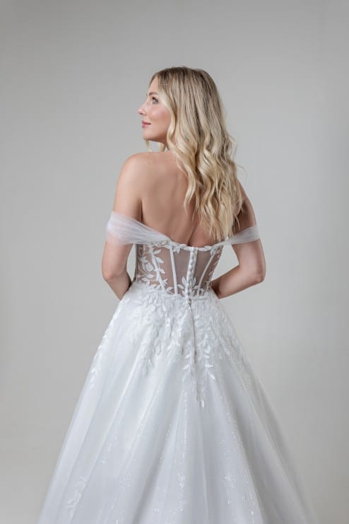 mgb203 Brautkleid Miss beautiful bride fashion queen bei VeRina Brautmoden in Hille Rothenuffeln A Linie Blätterspitze Corsage Carmenträger fließende Spitze Spitzenborte am Tüllrock (1)