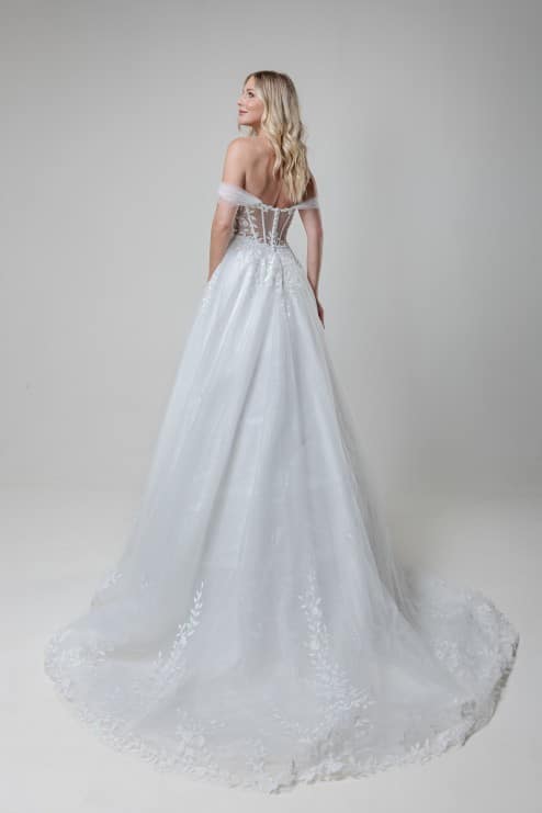 mgb203 Brautkleid Miss beautiful bride fashion queen bei VeRina Brautmoden in Hille Rothenuffeln A Linie Blätterspitze Corsage Carmenträger fließende Spitze Spitzenborte am Tüllrock