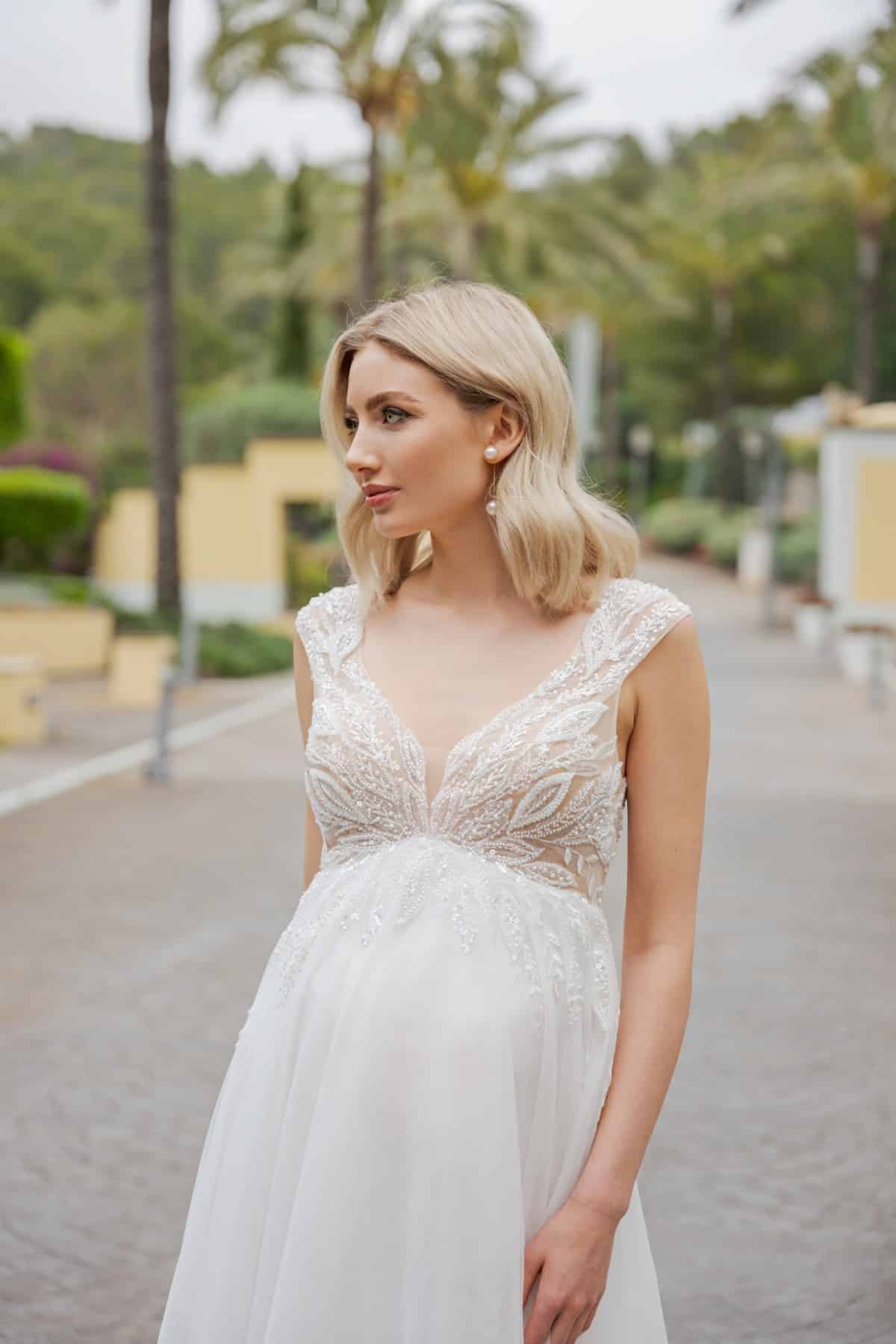 bs528 Brautkleid Umstandskleid Fashion Queen bei VeRina Brautmoden in Hille Rothenuffeln Tüllkleid Schleppe V Ausschnitt Glitzer Blätterspitze (2)