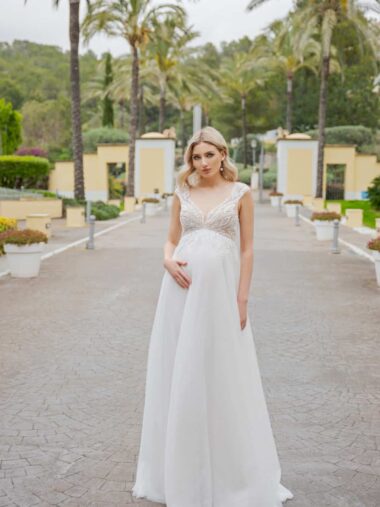 bs528 Brautkleid Umstandskleid Fashion Queen bei VeRina Brautmoden in Hille Rothenuffeln Tüllkleid Schleppe V Ausschnitt Glitzer Blätterspitze