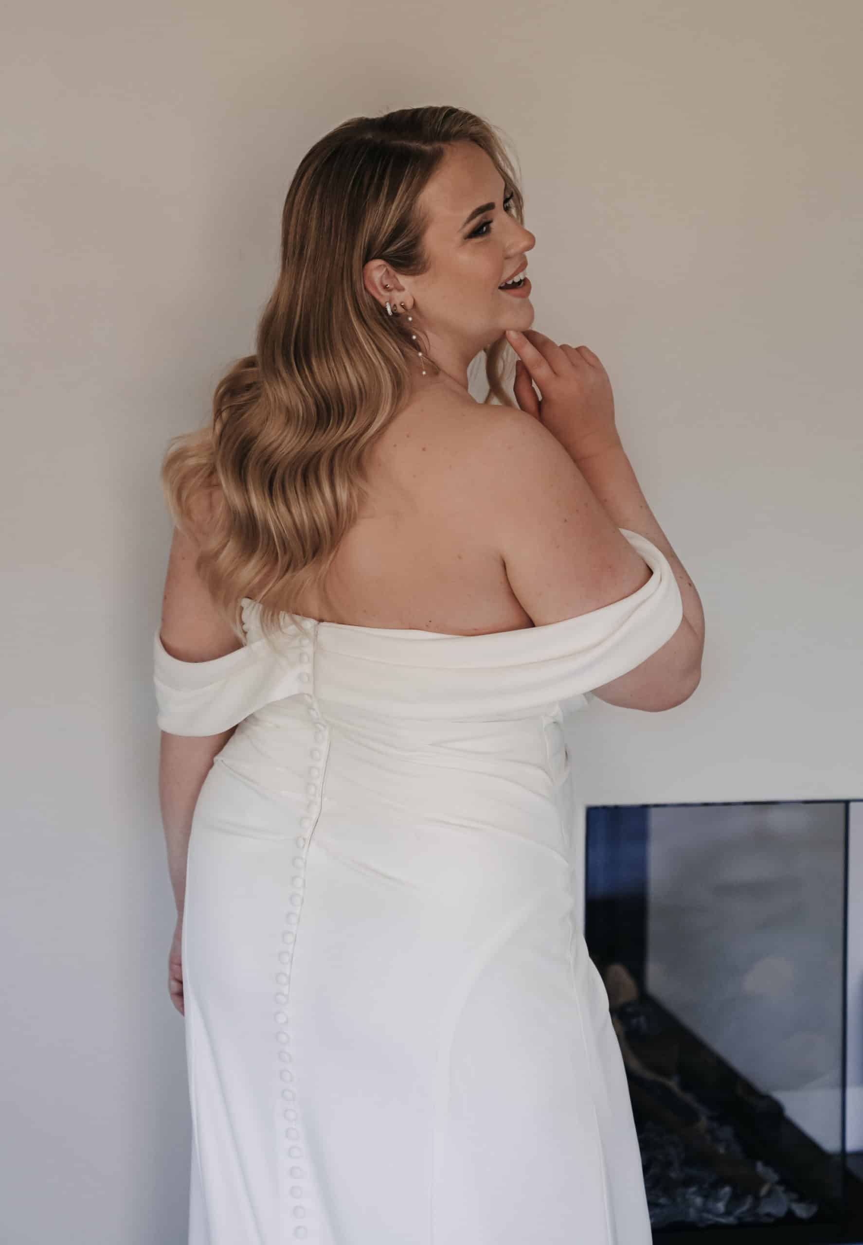 LB559 Brautkleid Fashion Queen bei VeRina Brautmoden in Hille Rothenuffeln eng figurbetont Schlitz Schleppe (1)