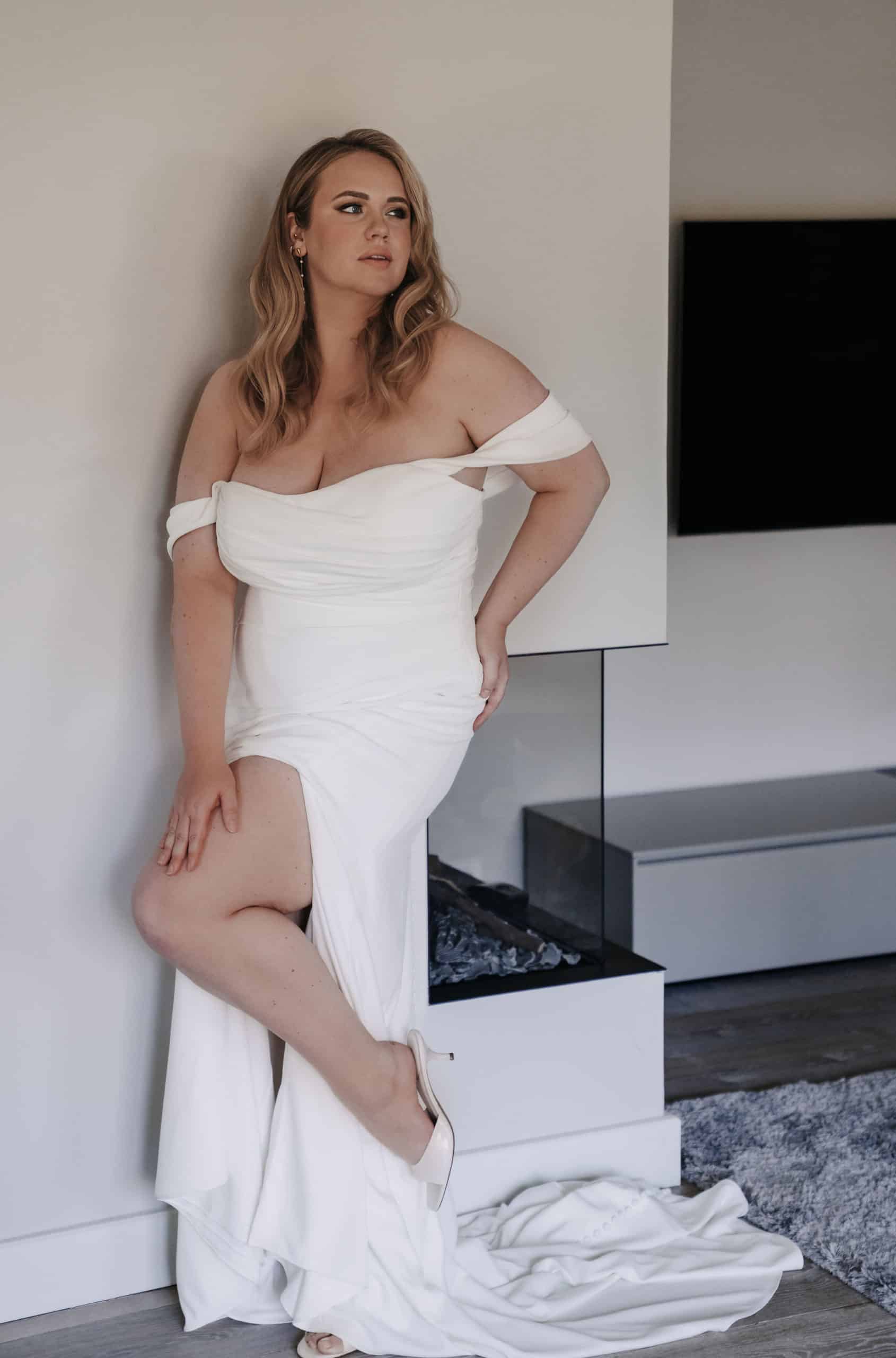 LB559 Brautkleid Fashion Queen bei VeRina Brautmoden in Hille Rothenuffeln eng figurbetont Schlitz Schleppe (3)
