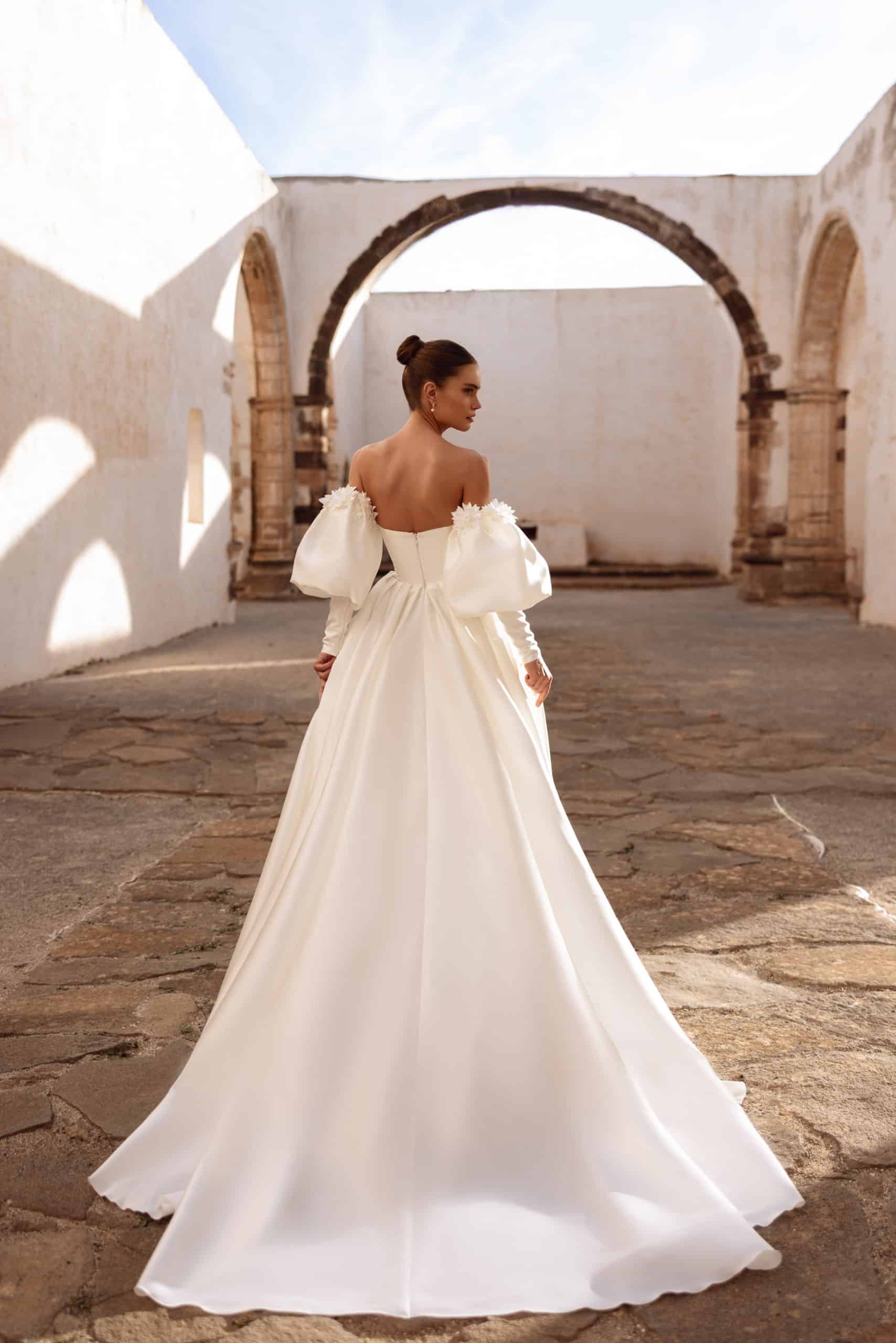 Anika Brautkleid Dama Couture bei VeRina Brautmoden in Hille Rothenuffeln chic elegant schlicht A Linie Puffärmel (3)