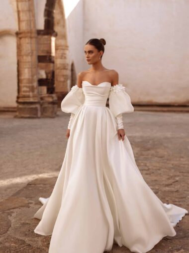 Anika Brautkleid Dama Couture bei VeRina Brautmoden in Hille Rothenuffeln chic elegant schlicht A Linie Puffärmel