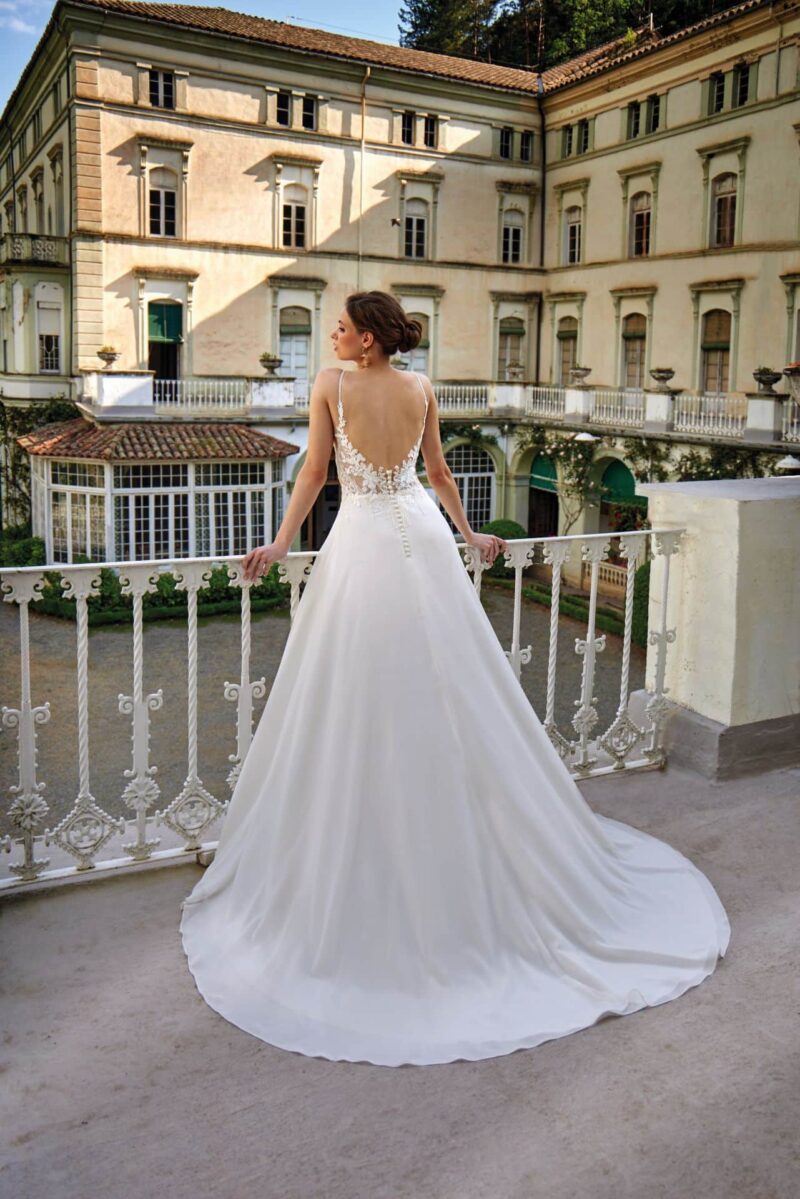 40084 Amelie Brautkleid Amelie bei VeRina Brautmoden in Hille Rothenuffeln Chiffonrock Tüllrock Spitze Spaghettiträger transparente Corsage V Ausschnitt 2