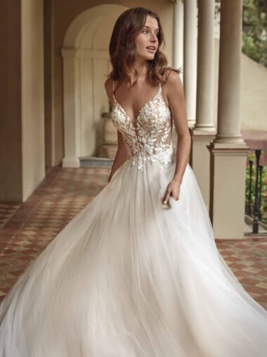 45007U Amelie Brautkleid Amelie bei VeRina Brautmoden in Hille Rothenuffeln Tüllrock Spitze Spaghettiträger transparente Corsage V Ausschnitt 1