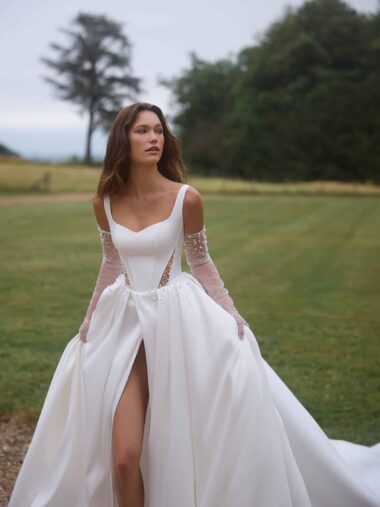 Belinda Brautkleid Anne Mariee bei VeRina Brautmoden in Hille Rothenuffeln Herz Korsage breite Träger 2 Cutouts Perlen Beinschlitz 3