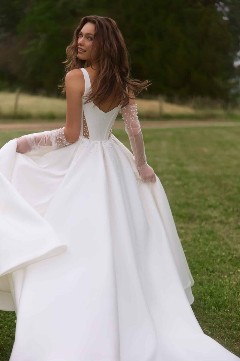 Belinda Brautkleid Anne Mariee bei VeRina Brautmoden in Hille Rothenuffeln Herz Korsage breite Träger 2 Cutouts Perlen Beinschlitz 7