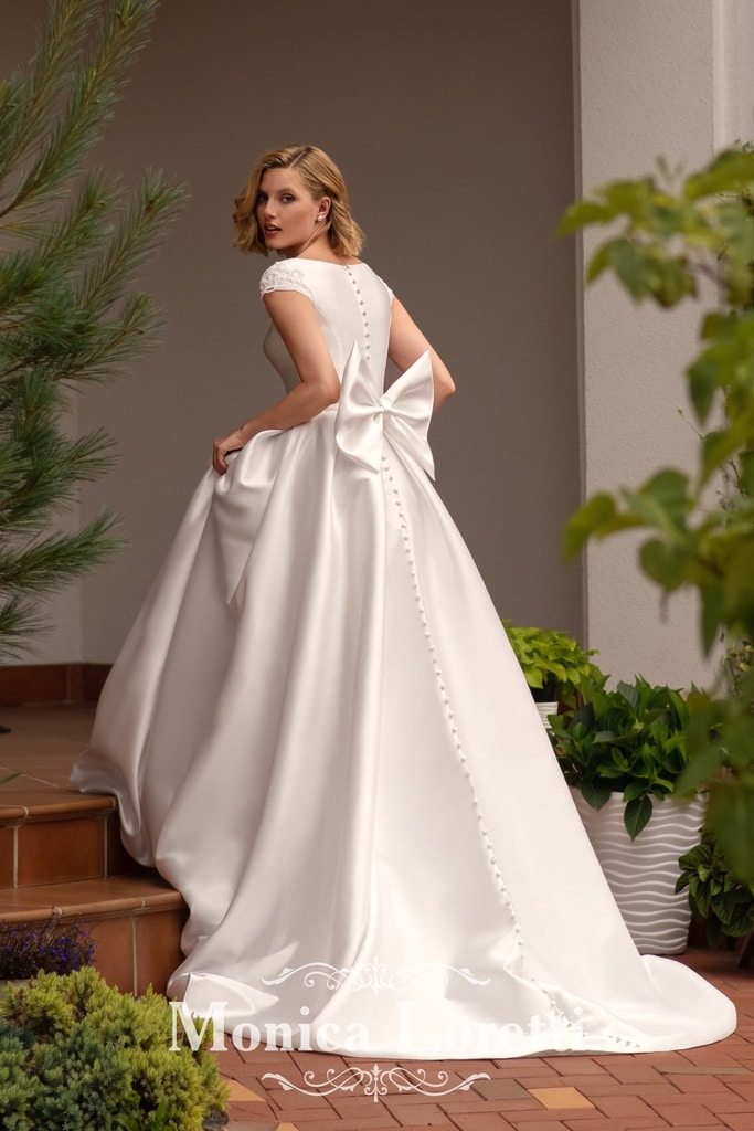8308 Brautkleid clean Monica Lorett Mikado Schleife Christliches Brautkleid Quadratischer Ausschnitt Schleppe Schleife be VeRina Brautmoden in Hille Rothenuffeln