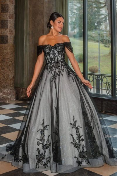 50922 diane legrand Brautkleid bei VeRina Brautmoden in Hille Rothenuffeln Prinzessin schwarz nude Carmenträger fließende Spitze Schleppe schnürung